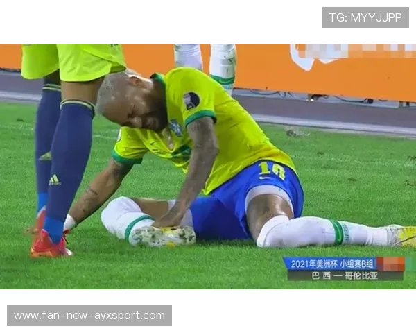 内马尔脚外侧一磕形成直塞，巴西攻势立刻提速